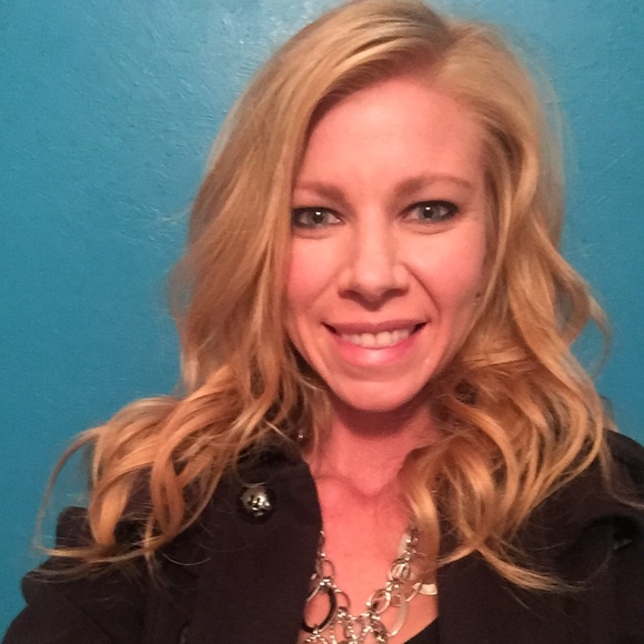 Meet your Posher, Jennifer - Picture 1 of 1